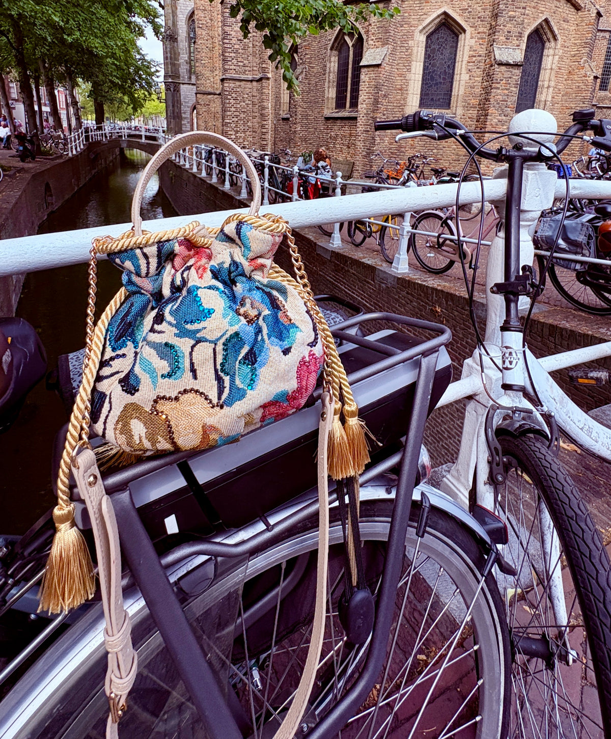 The Floret Bucket Bag — Éclat Version